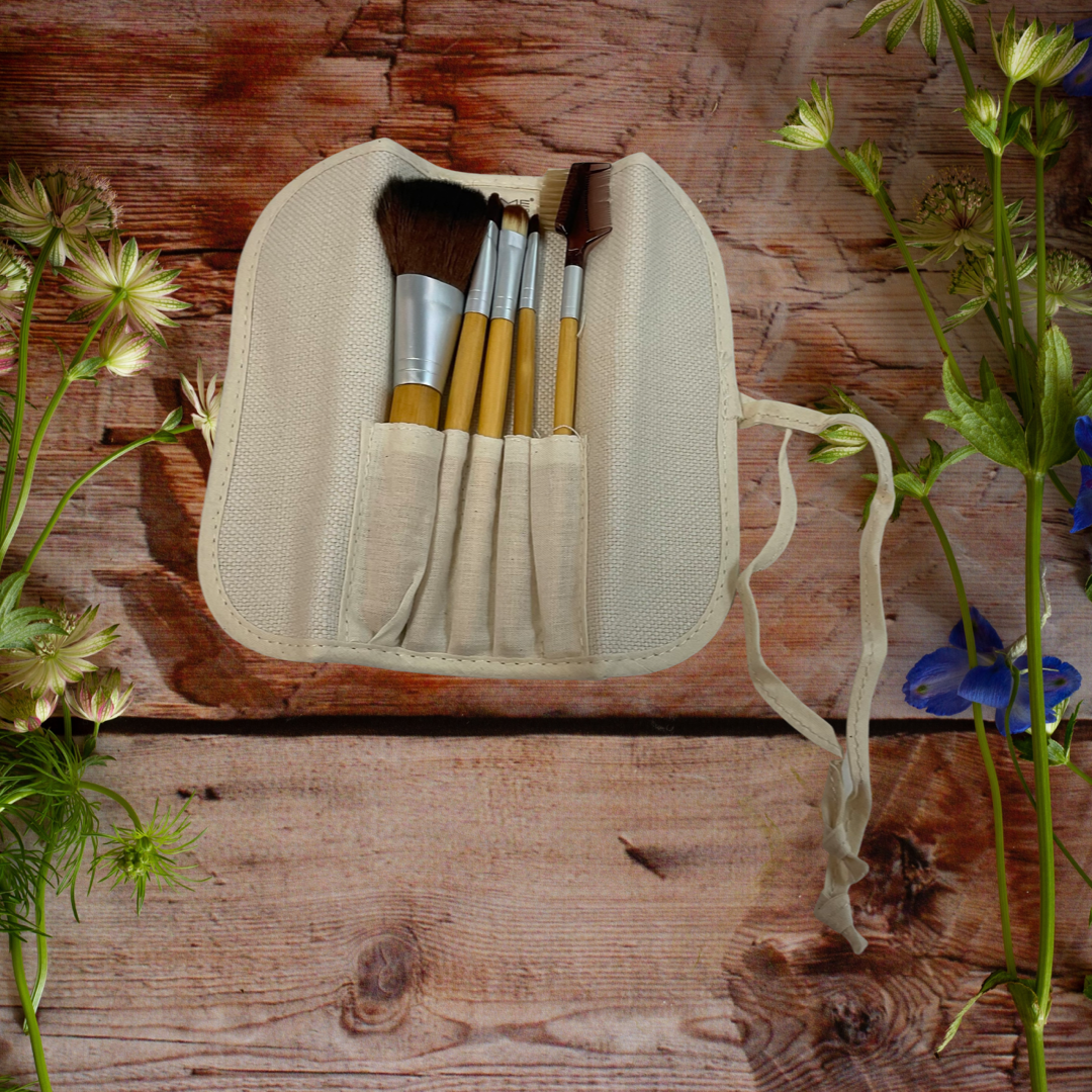 Travel makeup brush set